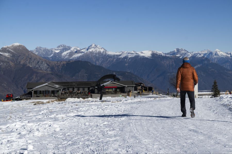 Ob zu Fuss oder mit dem Auto – erhöhte Vorsicht bleibt angesagt. (Symbolbild)