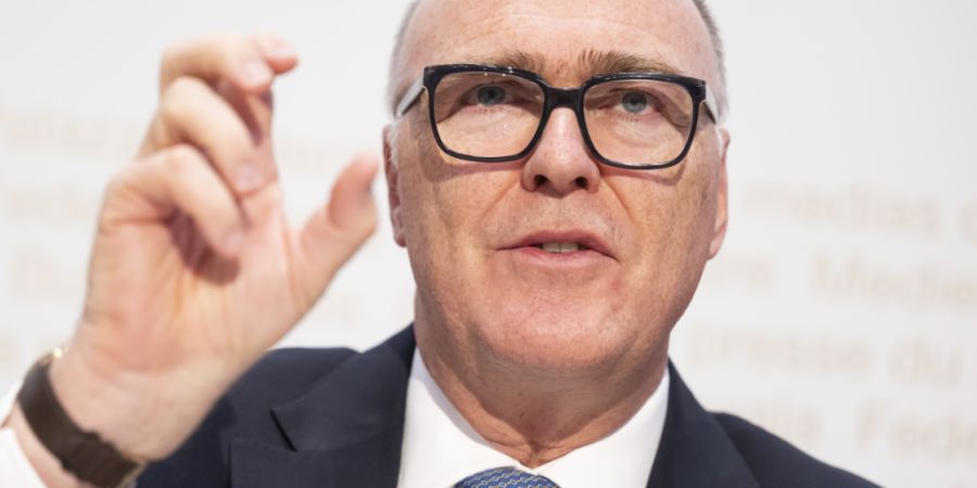 Die geplante Erhöhung der Mehrwertsteuer um 0,8 Prozentpunkte ist laut Bundesrat Martin Pfister eine Minimallösung für die Sicherheit. (Archivbild)