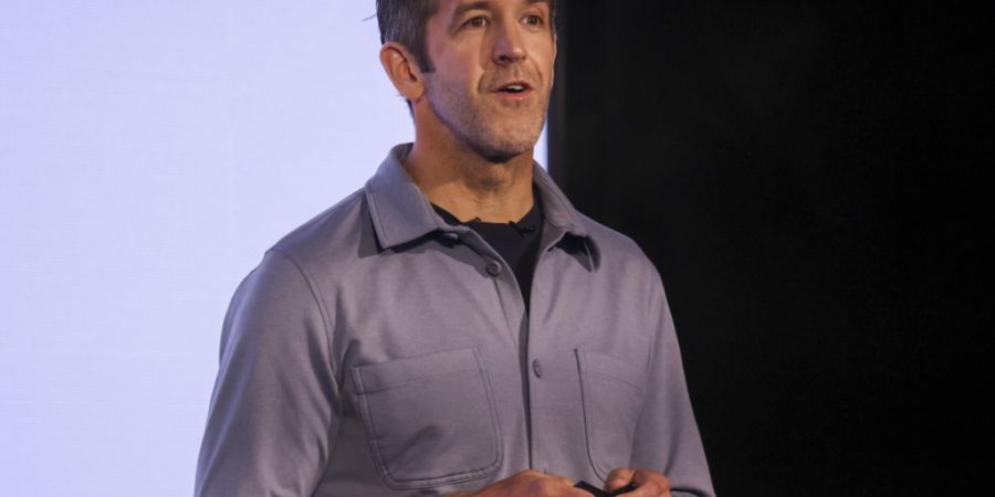 John  Ternus (im Bild) löst Tim Cook bei Apple ab. Cook übernimmt die Führung des Verwaltungsrates. (Archivbild)