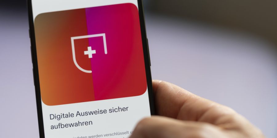 Die Public Beta der Wallet-App swiyu zeigt auf einem Smartphone die Beta-Version einer E-ID. (Archivbild)