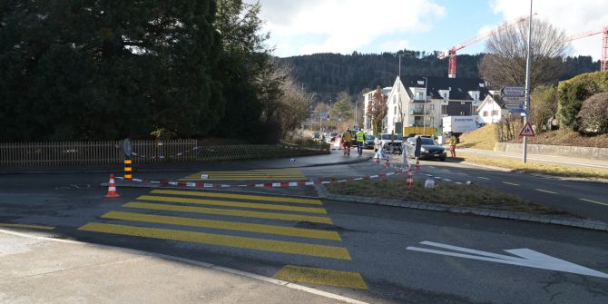 Unfallstelle an der Mönchaltorferstrasse
