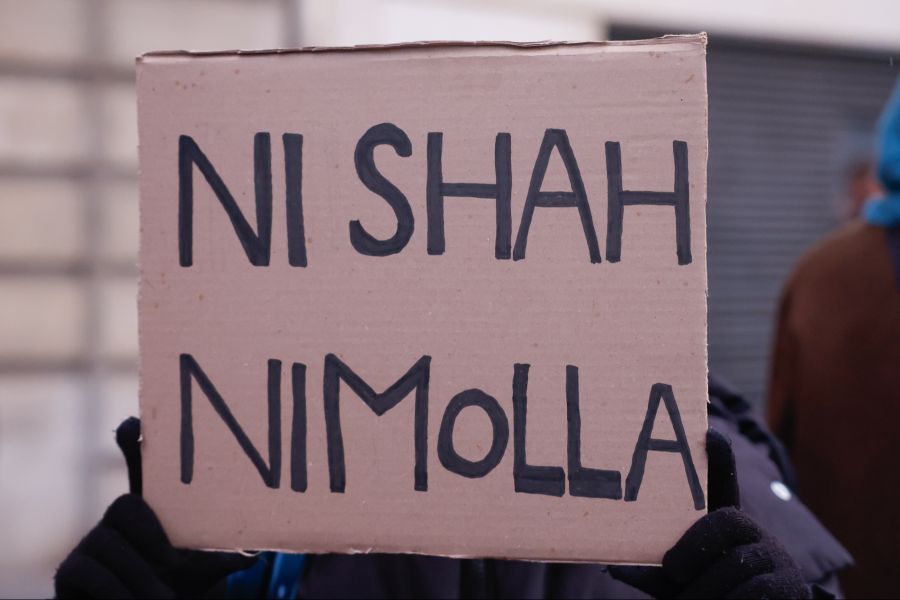 In jüngster Vergangenheit gab es im Iran Proteste gegen das Mullah-Regime und dessen Führer, den sogenannten Shah.