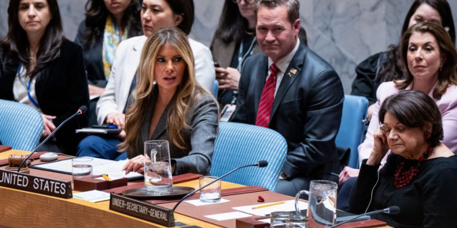 Melania Trump, First Lady der USA, leitet eine Sitzung des Sicherheitsrates der Vereinten Nationen. Foto: Angelina Katsanis/AP/dpa