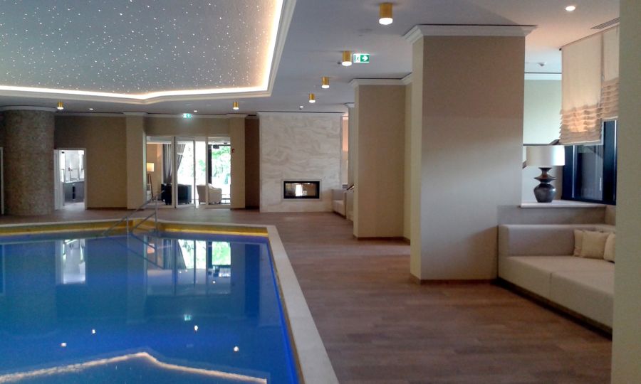 Die Pool-Landschaft des Kempinski Hotels in Frankfurt.