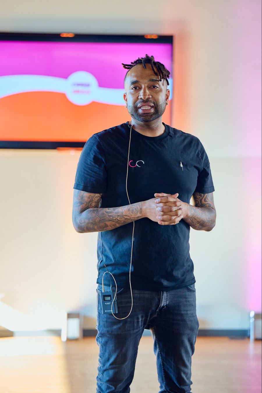 Andreas Pauli führt durch den Abend.