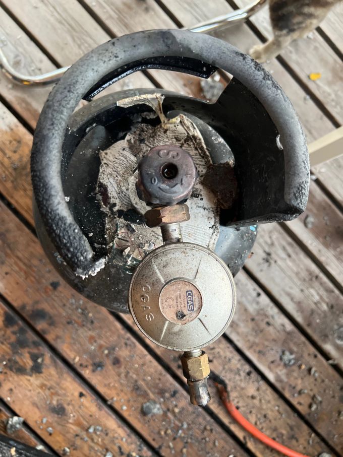Gasflasche samt Schlauch führten zum Brandausbruch.