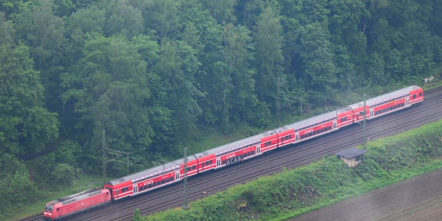 Ab Anfang Juni bis Ende August sollen Fahrgäste bundesweit für 9 Euro pro Monat fahren können.