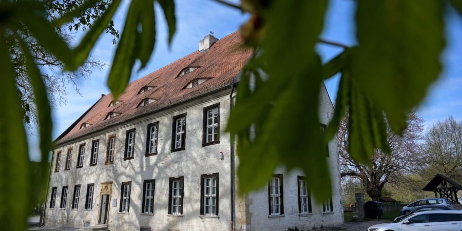 Aussenansicht des denkmalgeschützen des Schlosses Oberwiederstedt, dem Geburtsort des frühromantischen Dichters Georg Philipp Friedrich von Hardenberg, der unter dem Pseudonym Novalis in die Literaturgeschichte einging,