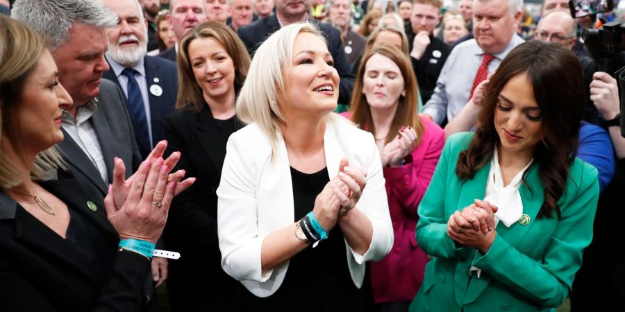 Sinn-Fein-Chefi Michelle O'Neill hat ihr Mandat im Wahlbezirk Mid Ulster verteidigt.