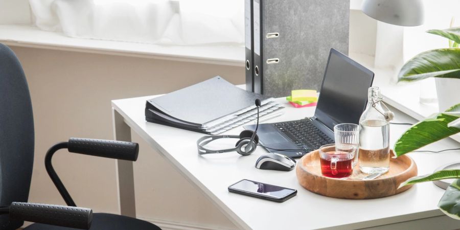 Erfordert der Job ein Arbeitszimmer oder tut er das nicht? Für die Ansetzbarkeit in der Steuererklärung spielt das keine Rolle.