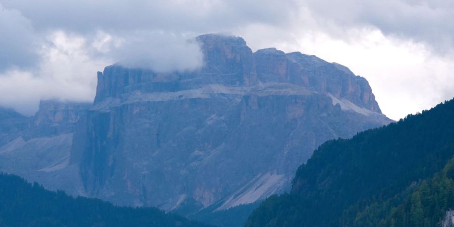 An der Marmolata, dem höchsten Berg der Dolomiten, gab es einen Gletscherabbruch.