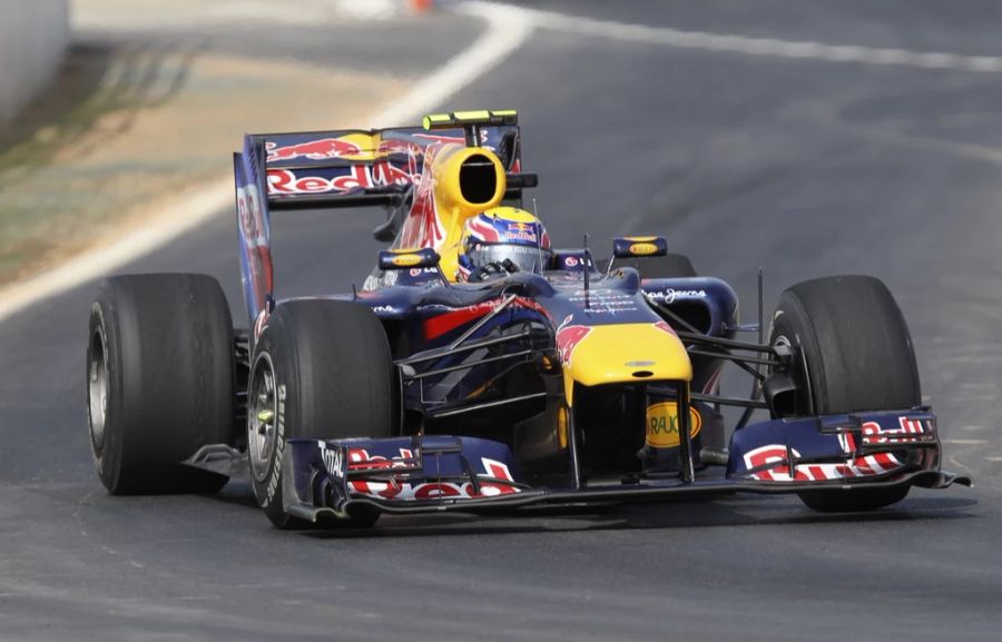 Mark Webber am Steuer des Red Bull RB6 im Jahr 2010.