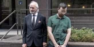 Aus Deutschland - Vater und Bruder von Assange hoffen auf Hilfe Aus Deutschland - Vater und Bruder von Assange hoffen auf Hilfe