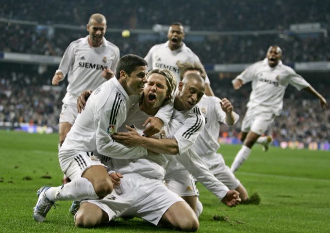Cicinho (l.) jubelt bei Real Madrid mit David Beckham (m.) und Roberto Carlos (r.). Cicinho Real Madrid