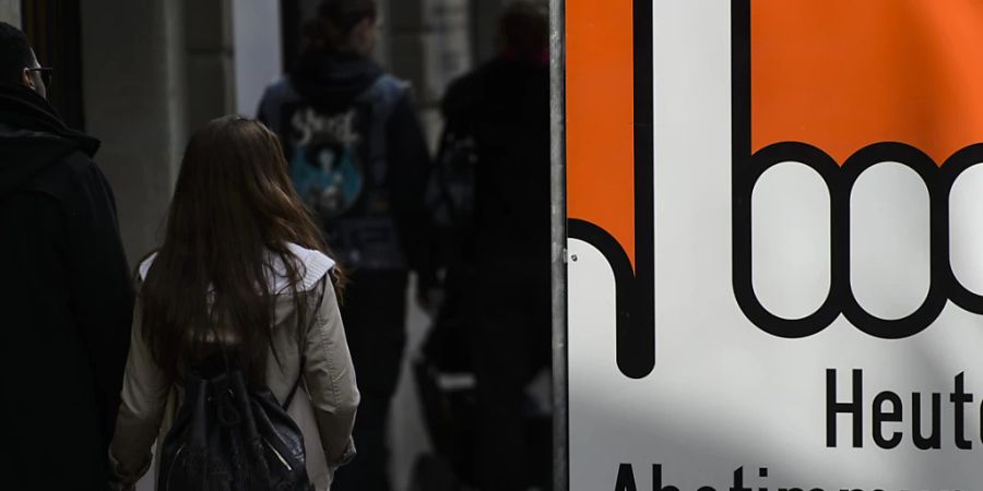 Abstimmen geht weiterhin erst ab 18. Die Zürcherinnen und Zürcher wollen das Stimmrechtsalter nicht auf 16 Jahre senken. (Symbolbild)