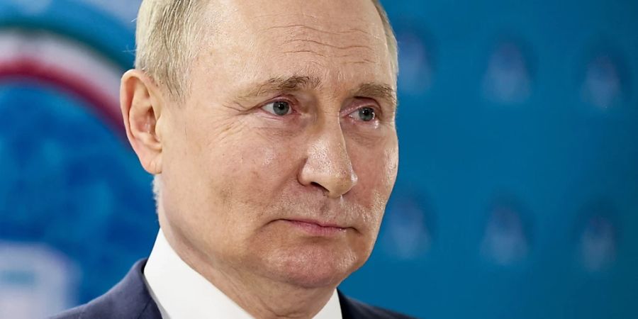 Russlands Präsident Putin macht sich über Energiesparvorschläge lustig, die etwa in Deutschland angesichts der angespannten Gas-Situation verbreitet werden. Foto: Sergei Savostyanov/Pool Sputnik Kremlin/AP/dpa