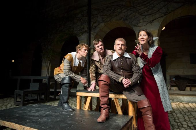Grosses Freiluft-Theater erwartet die Besucher der Wallenstein-Festspiele in Altdorf. Theater Mittelalter Wallenstein Schauspieler