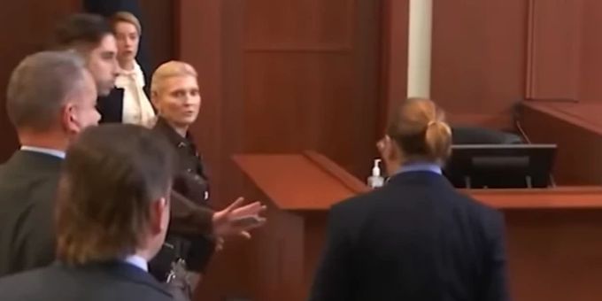 Explosiv! - Depp & Heard werden vor Gericht auf Abstand gehalten