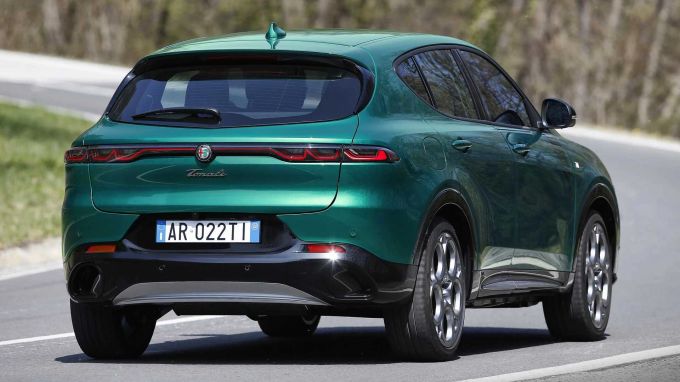 Optische unterscheidet sich der Alfa Romeo Tonale Diesel nicht von seinen Benziner-Brüdern Alfa Romeo Tonale Diesel