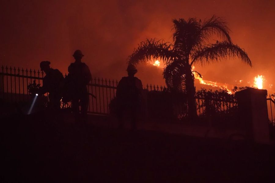 Die Feuerwehr war die ganze Nacht über im Einsatz.