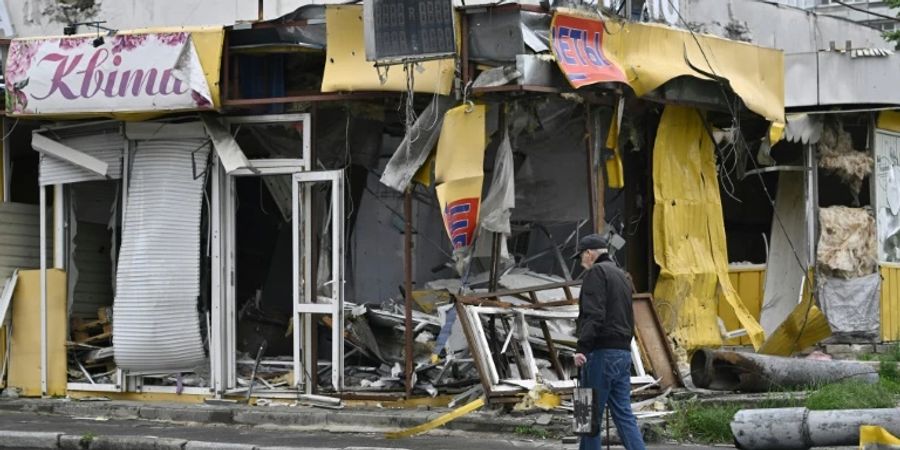 Ein zerstörtes Geschäft in Charkiw