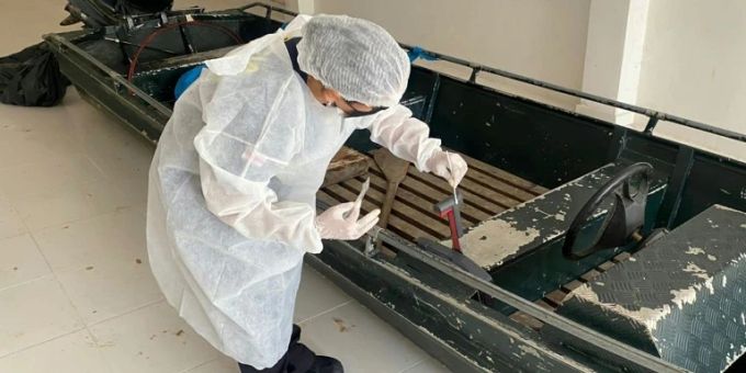 Spurensicherung am Boot eines Verdächtigen Spurensicherung am Boot eines Verdächtigen
