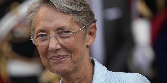 Sie ist erst die zweite Frau in diesem Amt: Élisabeth Borne wird die neue Premierministerin von Frankreich. Foto: Christophe Ena/AP/dpa élisabeth borne