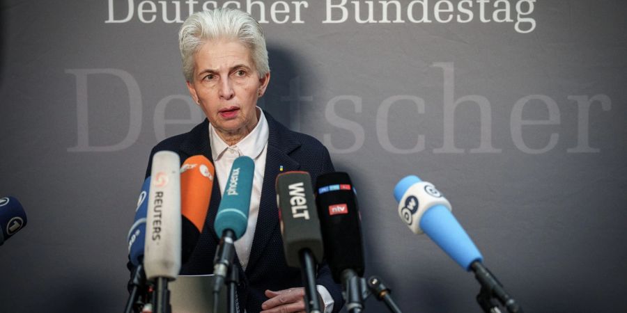 Ausschussvorsitzende Marie-Agnes Strack-Zimmermann (FDP vor einer Sondersitzung des Verteidigungsausschusses im Bundestag.