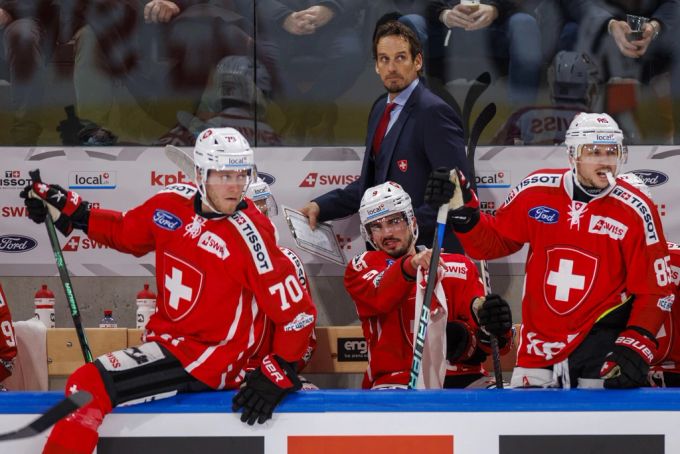 Bei der Euro Hockey Tour warteten mit Finnland, Schweden und Tschechien schwierige Gegner auf das Team von Patrick Fischer. (Archivbild) Patrick Fischer Hockey-Nati.