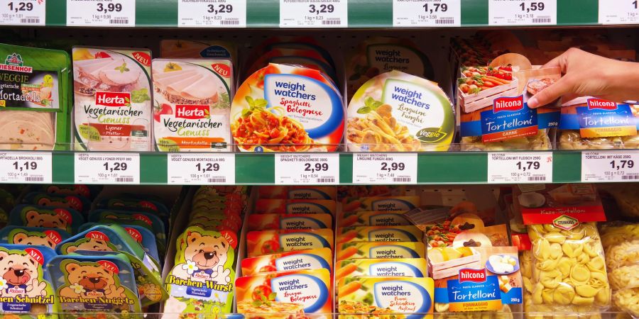 In vielen Supermärkten sind Lebensmittel erhältlich, auf denen die Weight Watchers-Punkte gleich angegeben sind.