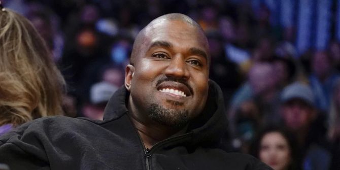 kanye west zähne titangebiss