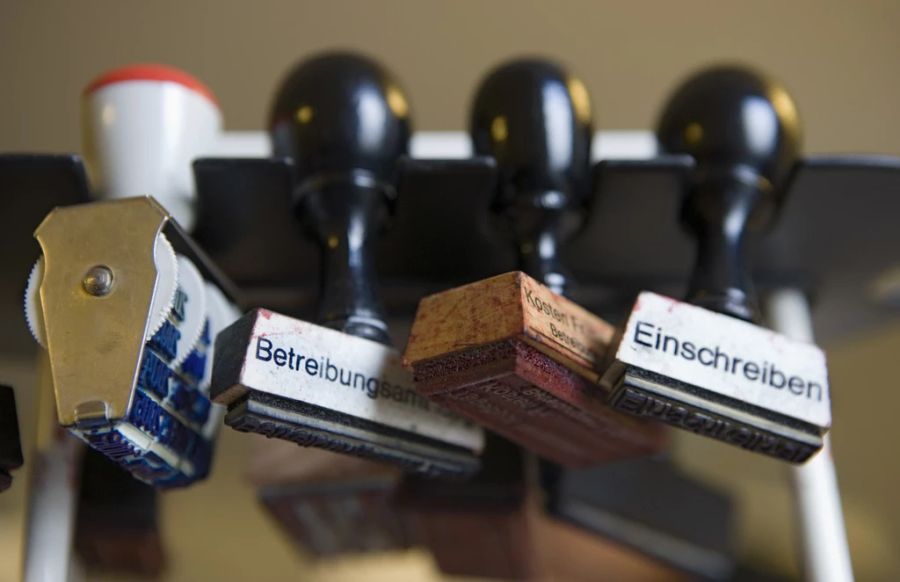 Die Zahl der Betreibungsfälle nimmt in der Schweiz zu. (Symbolbild)