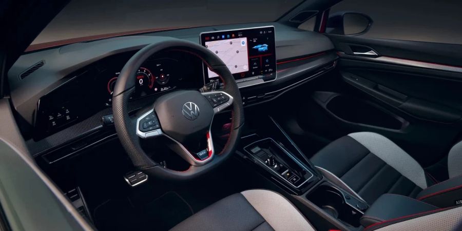 Im Interieur des Volkswagen Golf GTI 8.5 ändert sich viel und wenig zugleich: Vor allem die Qualität und Bedienung wird deutlich verbessert.