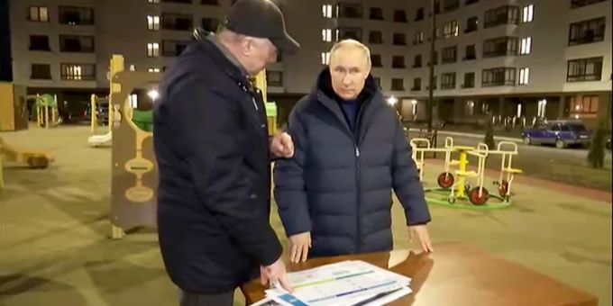 Wladimir Putin bei einem Besuch in der völkerrechtlich annektierten ukrainischen Region Donezk. Putin