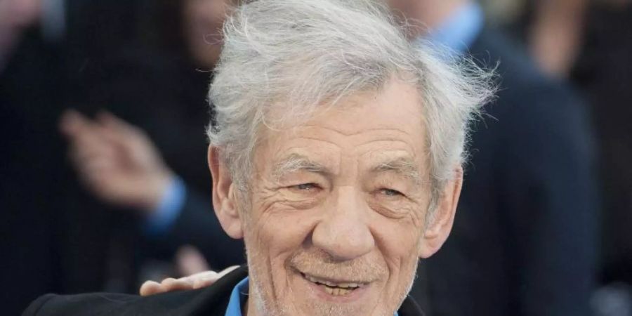 Sir Ian McKellen ist froh, geimpft worden zu sein. Foto: Will Oliver/EPA/dpa