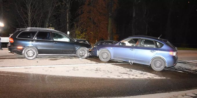 Fahrunfähig Frontalkollision verursacht. Fahrunfähig Frontalkollision verursacht