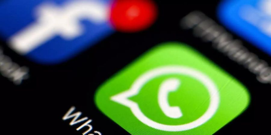 In Indien kann über Whatsapp auch Geld versendet werden. Foto: Ritchie B. Tongo/EPA FILE/dpa