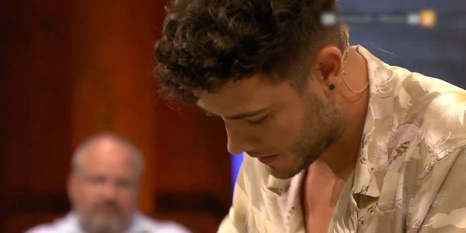 Luca Hänni kocht konzentriert. Luca Hänni