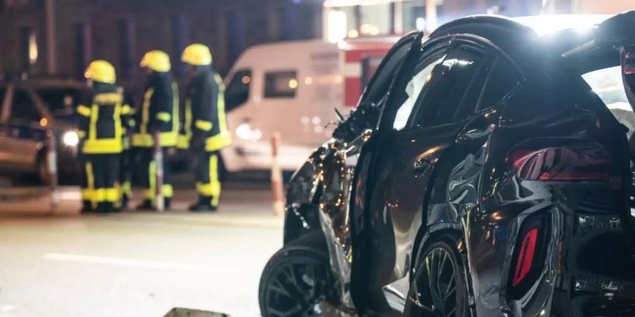 Bei einer tödlichen Kollision in Frankfurt hat ein SUV mehrere Menschen erfasst. Foto: Silas Stein/dpa