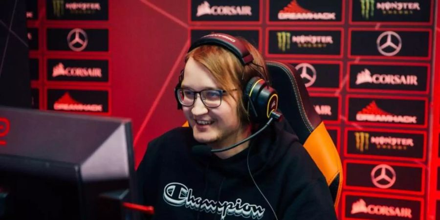 Lasse «Matumbaman» Urpalainen konnte seinen ehemaligen Teamkameraden eine herbe Niederlage zufügen. (Archivbild). Foto: Adela Sznajder/Dreamhack/dpa