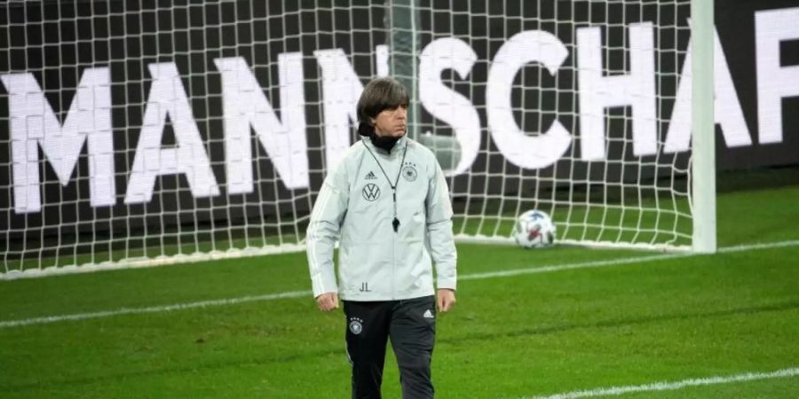 Bundestrainer Joachim Löw versammelt die Nationalmannschaft in Leipzig um sich - und bereitet sich dort auf die Partien gegen die Ukraine, Spanien und Tschechien vor. Foto: Federico Gambarini/dpa
