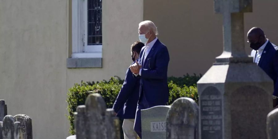 Joe Biden, «Gewählter Präsident» («President Elect») verlässt nach einer Messe das Gelände der St. Joseph on the Brandywine Church. Foto: Carolyn Kaster/AP/dpa