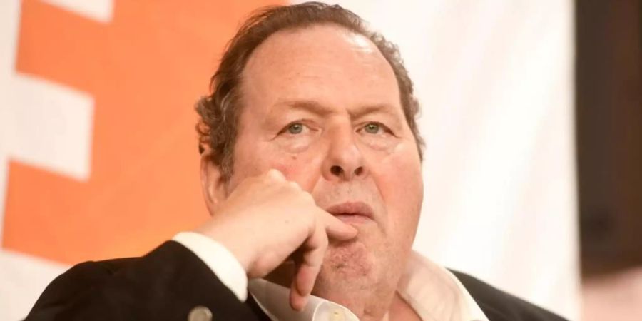 Ottfried Fischer beklagt, dass bei Ausflügen in Lockdown-Zeiten keine Toilette zu finden ist. Foto: Tobias Hase/dpa