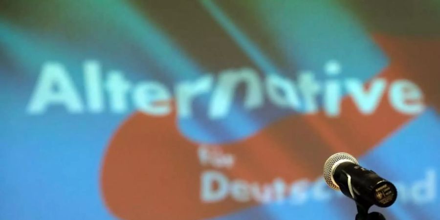 Der Verfassungsschutz gibt über eine mögliche Einstufung der AfD als Verdachtsfall vorerst nichts bekannt. Foto: Sebastian Willnow/zb/dpa