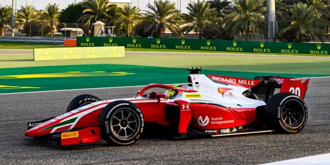 Titel offen - Schumacher in Bahrain nach Startplatz 18 noch Siebter