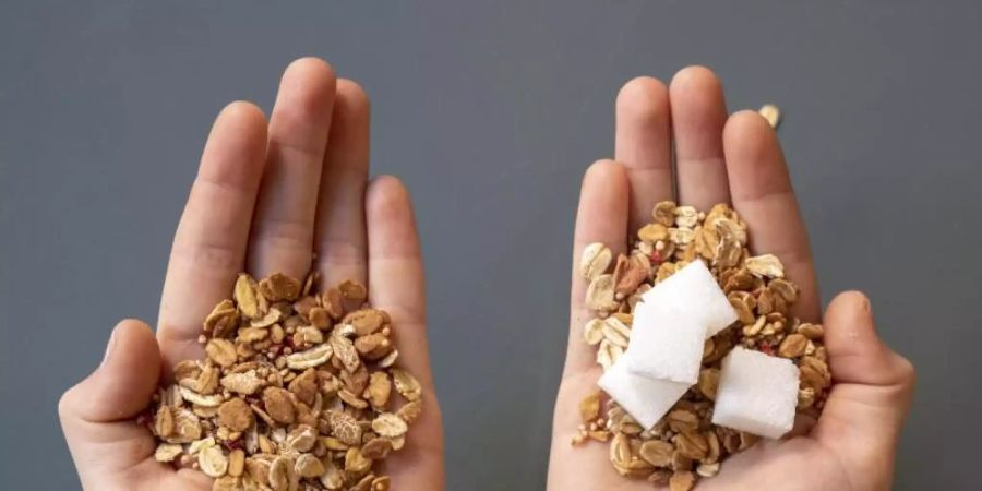 Auch in Müsli ist oft viel Zucker enthalten. Foto: Florian Schuh/dpa-tmn
