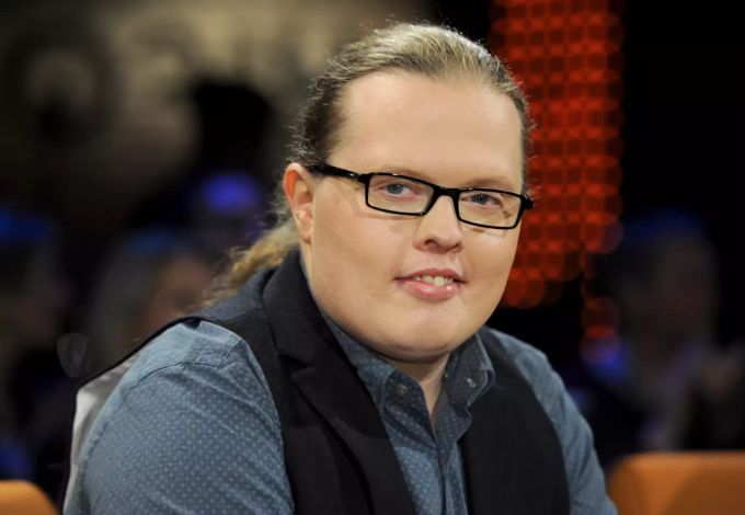 Der Musiker Angelo Kelly lächelt während der Talkshow «3nach9» bei Radio Bremen. Angelo Kelly