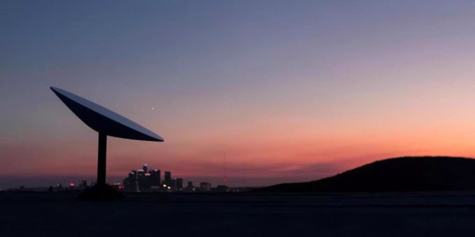Eine Empfangsantenne für die Starlink-Satelliten von SpaceX. SpaceX Starlink Internet
