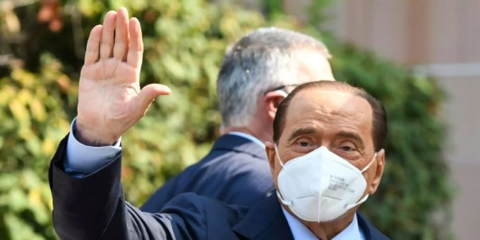Berlusconi selbst versichert, er sei bei guter Gesundheit Berlusconi selbst versichert, er sei bei guter Gesundheit