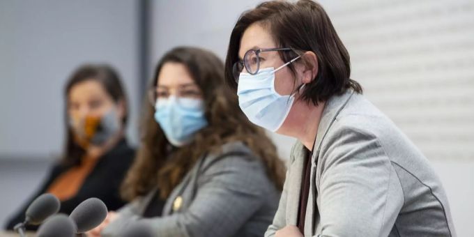 Die SP Frauen äussern sich an einer Medienkonferenz zur Abstimmung zum Verhüllungsverbot am 8. Februar 2021, in Bern. SP Frauen